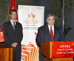 Minister Van Loan at the Canada Pavilion Business Program Signing Ceremony, Expo 2010 Shanghai.